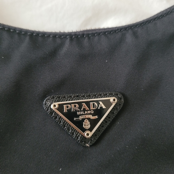 PRADA Re-edition Nylon Shoulder Bag - Picture 3 of 10